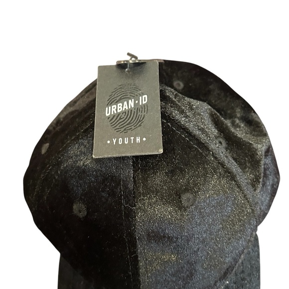 Black Men's Cap - Picture 2 of 4